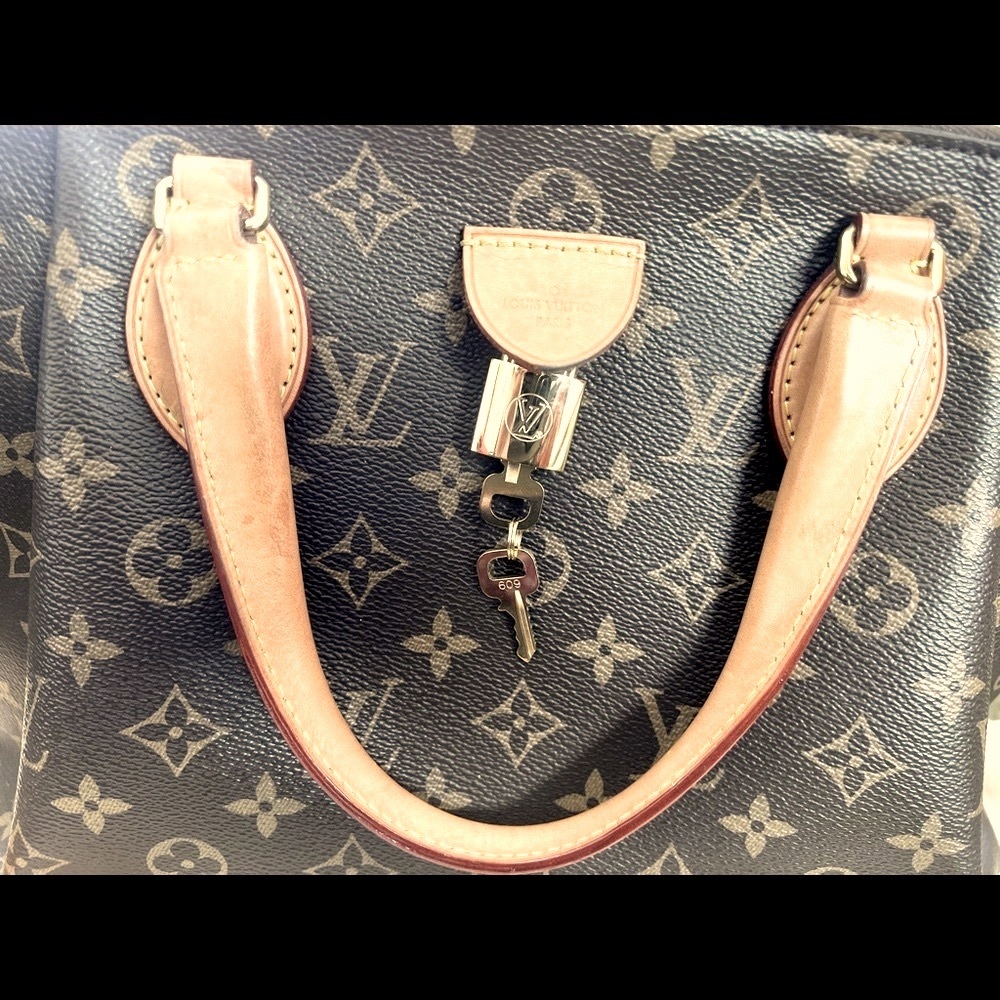 LOUIS VUITTON Monogram RIVOLI MM - Picture 11 of 14